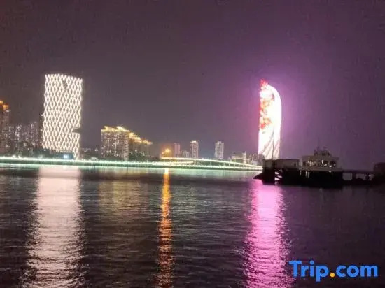 Shimo Youzou Riyue Yingyin Scenic Apartment (Gulangyu Sanqiutian Pier)