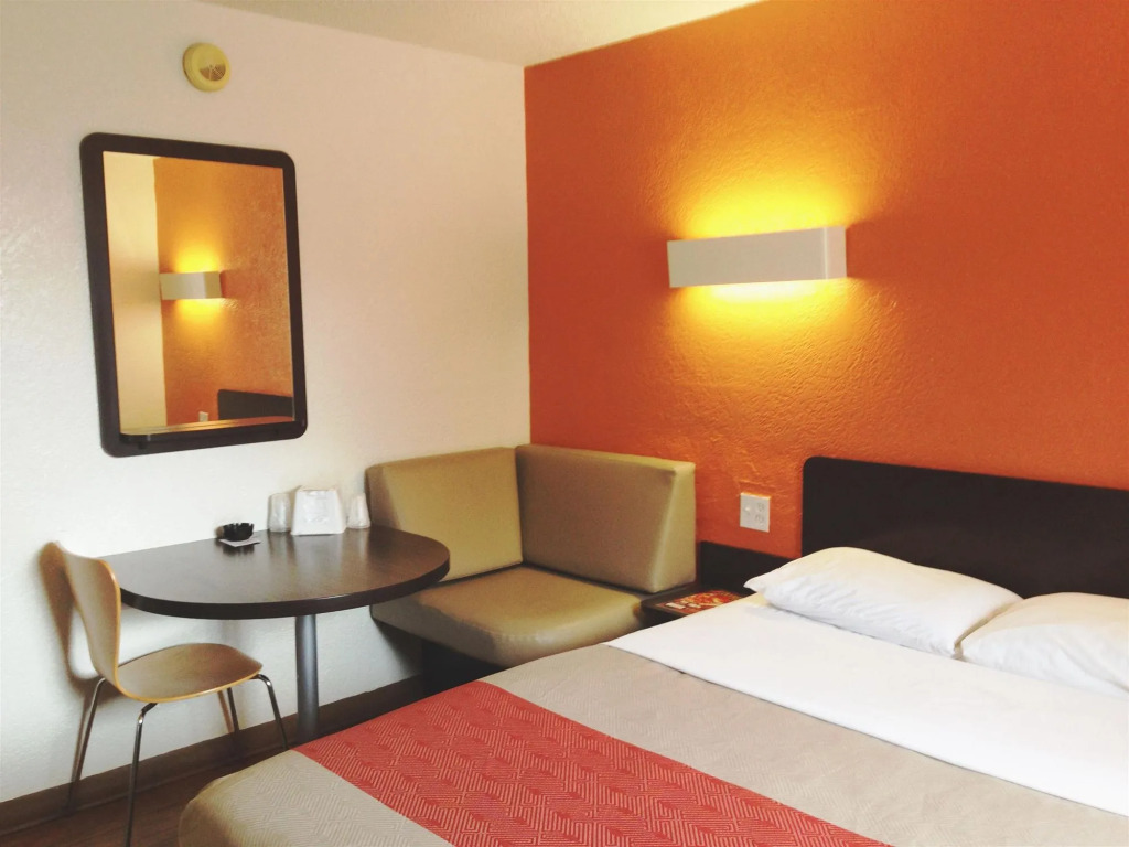 Economy Hotel Plus