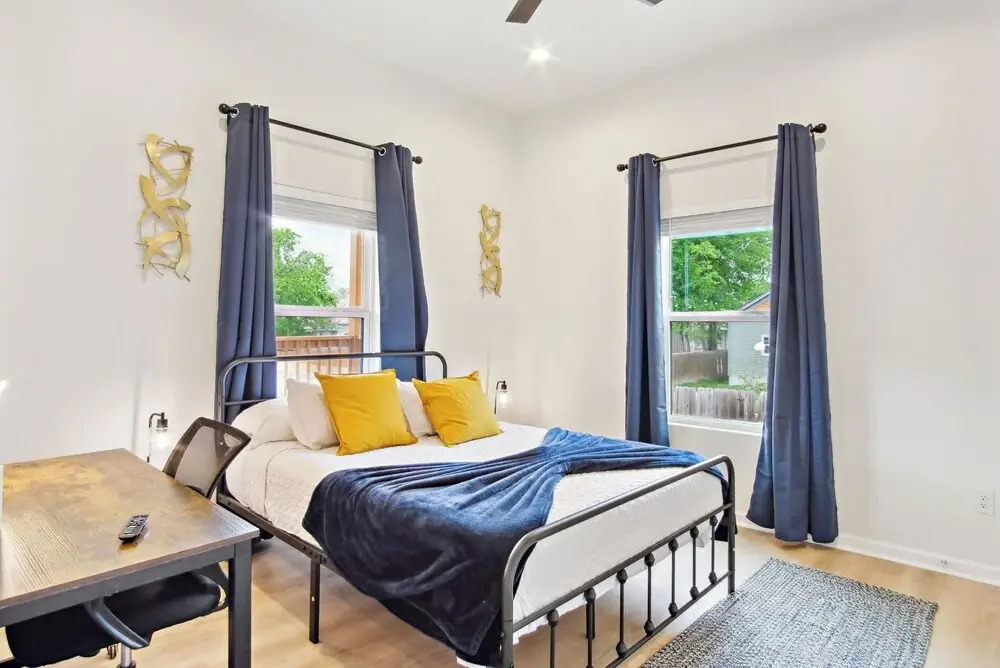 3br-2ba Cityscape Haven With Panoramic Tower View!
