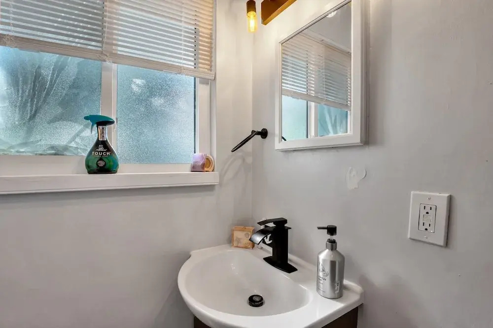 Sunset Stays by the Beach & Caddy's