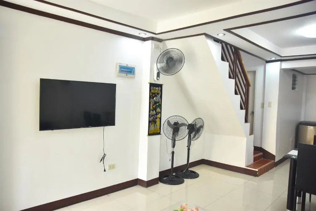 Furnished House in Calapan City Subdivision near ROBINSON/XENTRO Mall