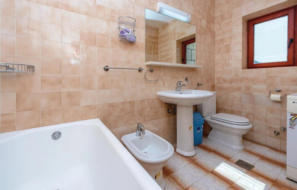 Stunning Home in Zaton Veliki With Wifi and 5 Bedrooms