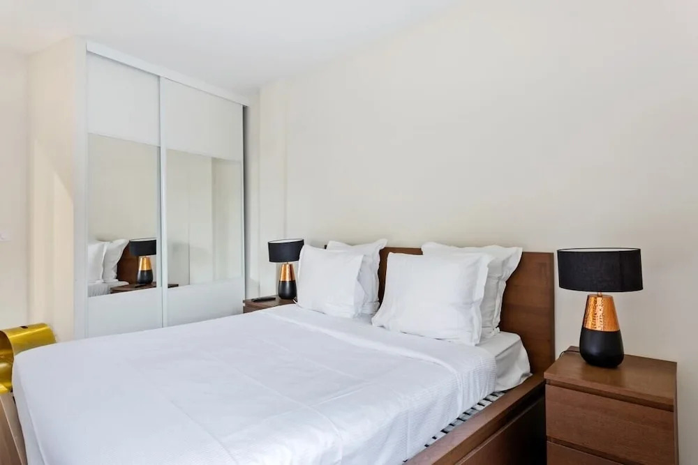 Modern Cosy 1-Bed Apartment Sleeps 6, in Paris