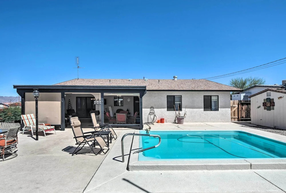 Lake Havasu Home w/ Pool - 2 Miles to Waterfront!