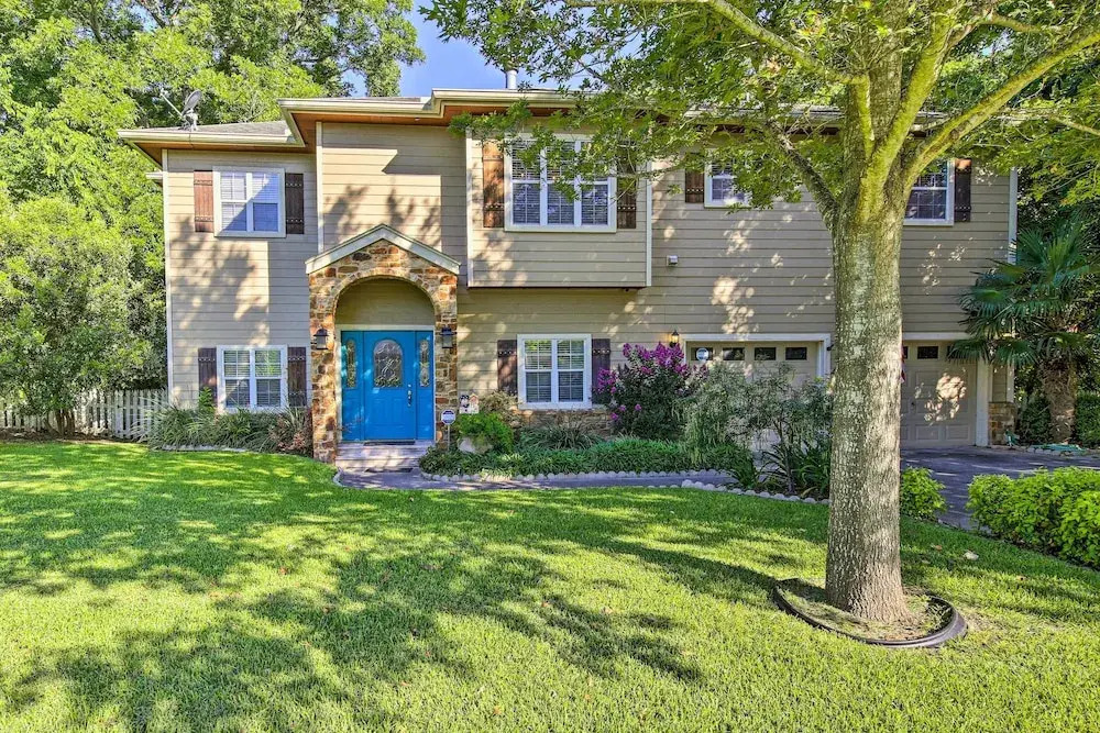 Family Retreat on Guadalupe River: 2 Living Areas!