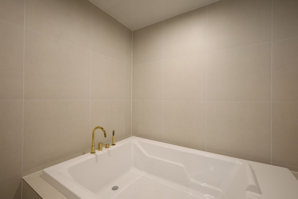 Changwon Denbasta Hotel Myeongseo