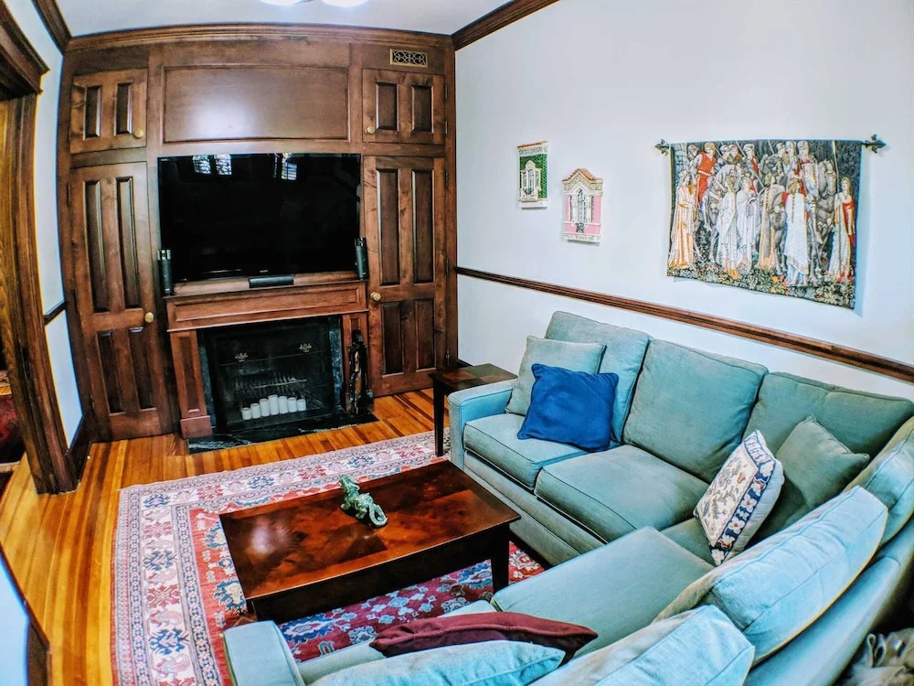140 12th ST SE House 3 Bedrooms 2.5 Bathrooms Apts