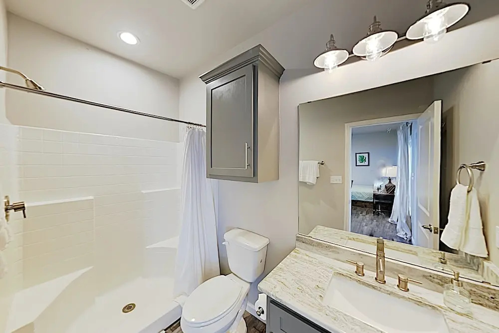 Canal-Front - 3 Br Home