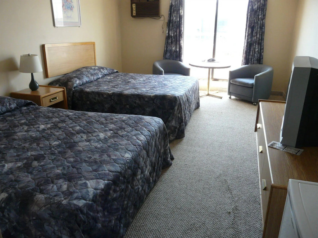 Tropicana Inn