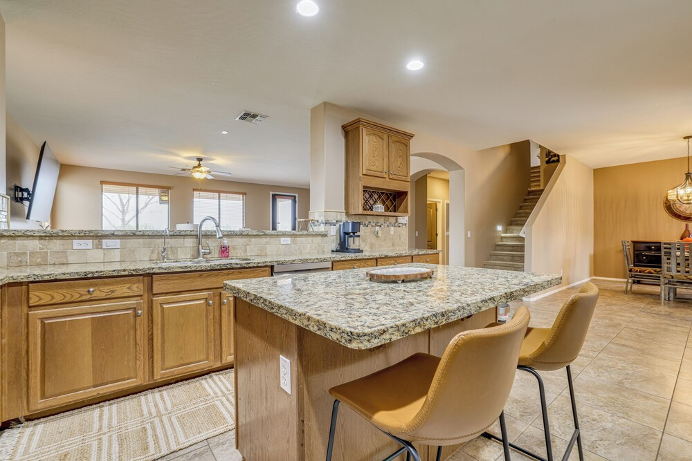 5 Mi to San Tan Mtn: San Tan Valley Group Getaway!