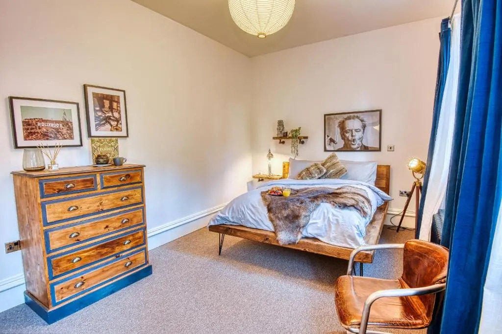 DUDLEY - 1Bed - CORPORATE TRAVEL - PARKING - LONG STAYS