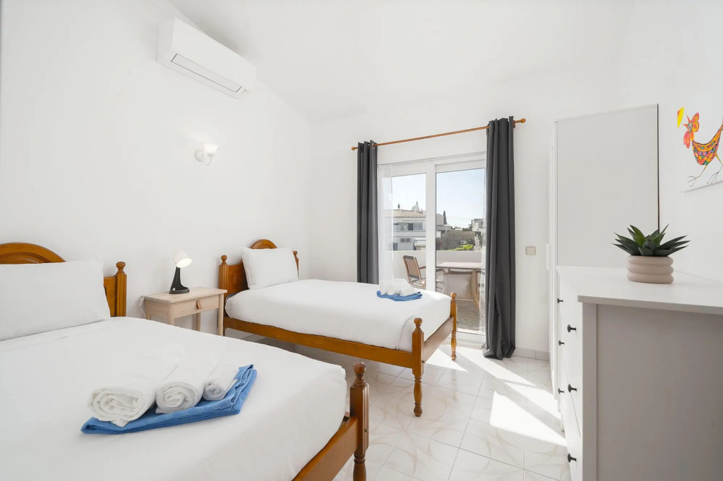 Villa Harpista in Guia by Ideal Homes