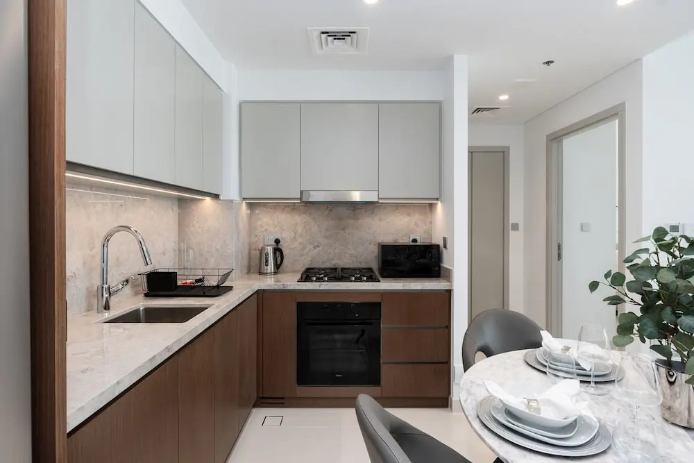 Contemporary 1BR w Dubai Marina Glimpse