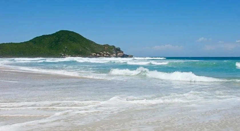 Pousada Vigia Das Marés - Vista para o mar, localizada no Caminho do Rei, parte mais nobre da Praia do Rosa