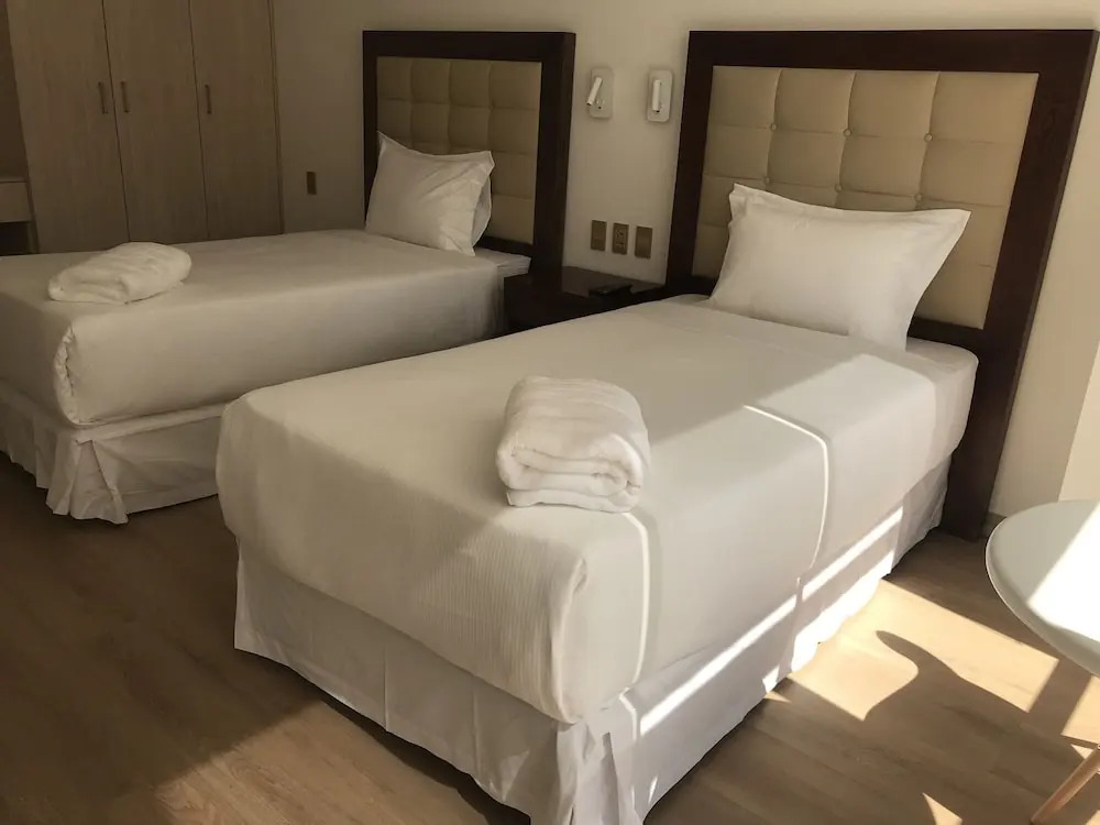 FRATELLI CORP APART HOTEL