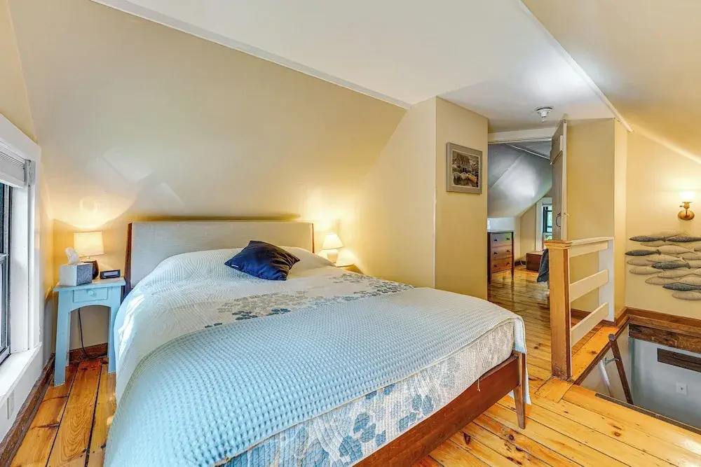 Charming Cottage w/ Patio, Walk to Boothbay Harbor