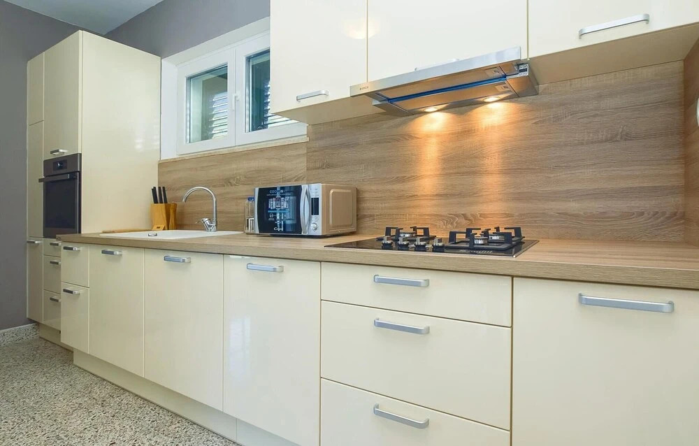 Stunning Home in Orij With Wifi and 4 Bedrooms