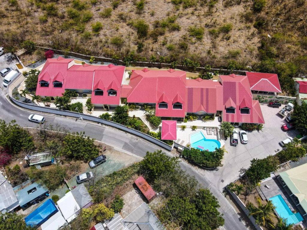 Beautiful suite S14, pool, next to Pinel Island