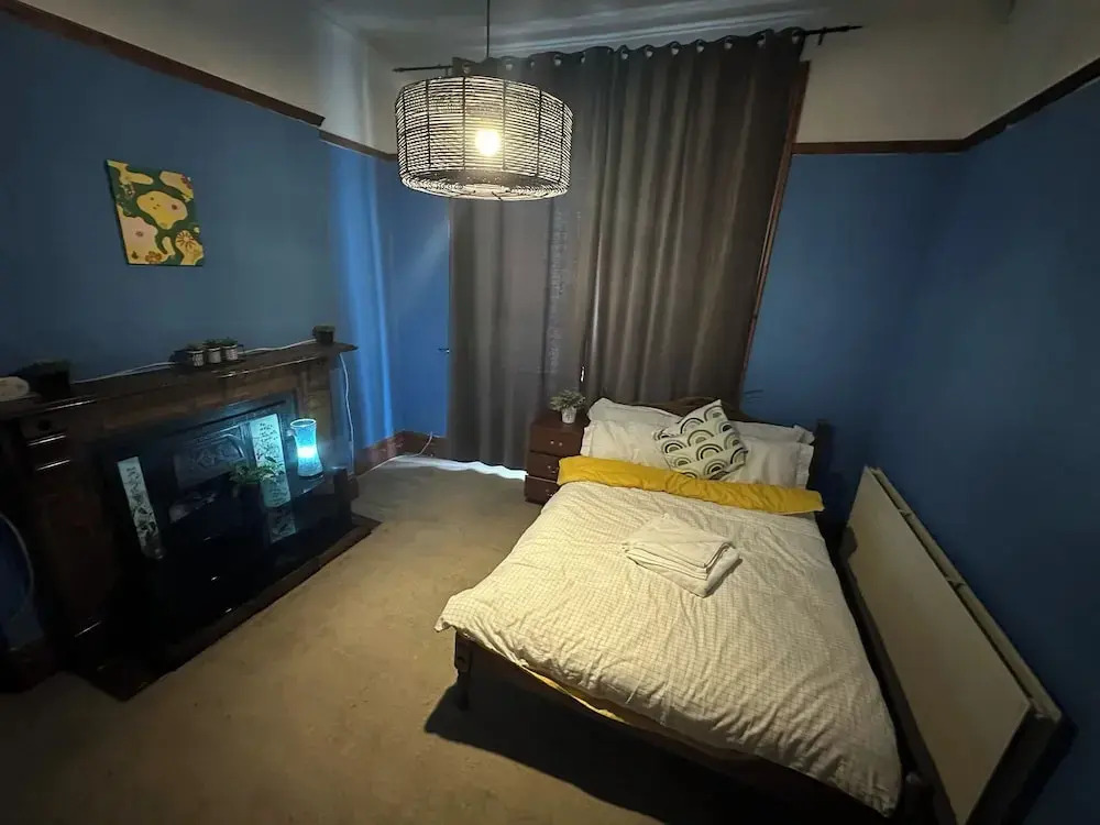 Spacious House- Parking, Garden & Central Location