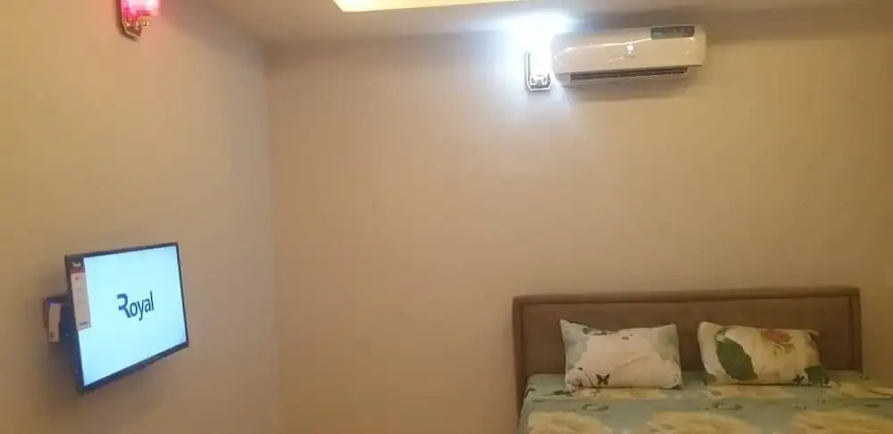Jf Royal Hotel & Suites