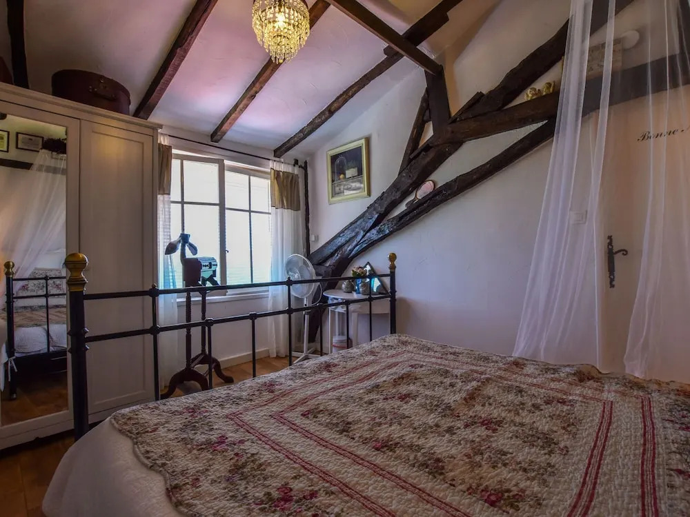 Renovated house with private swimming pool, close to Villefranche-du-Périgord.