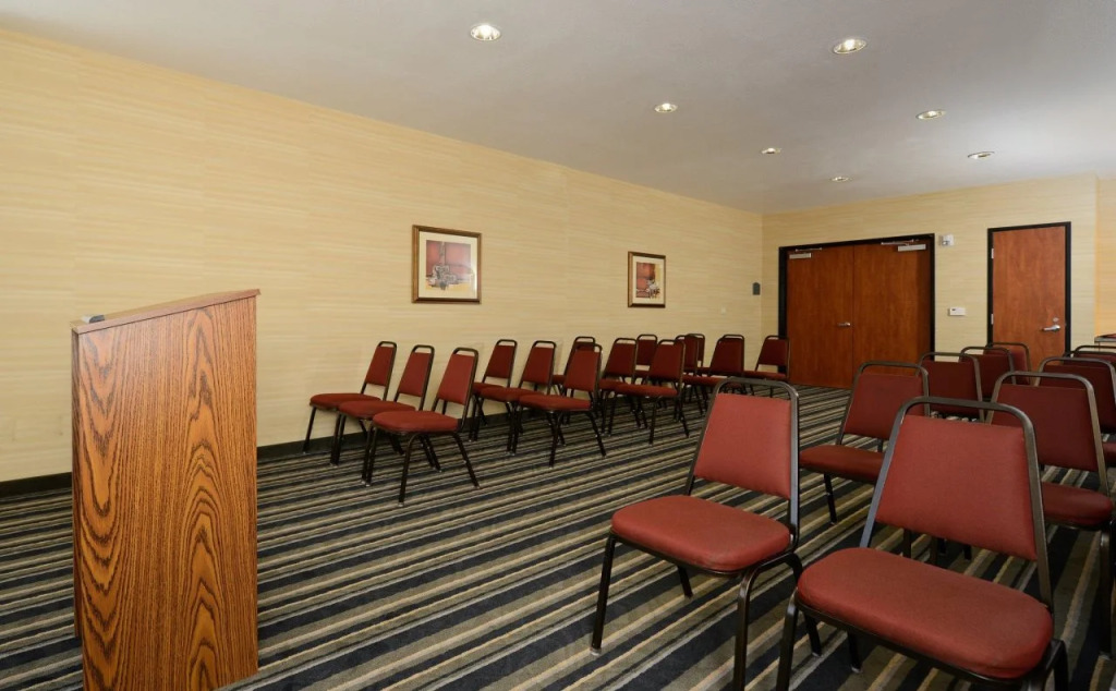 Holiday Inn Express Elk Grove West I-5 by IHG