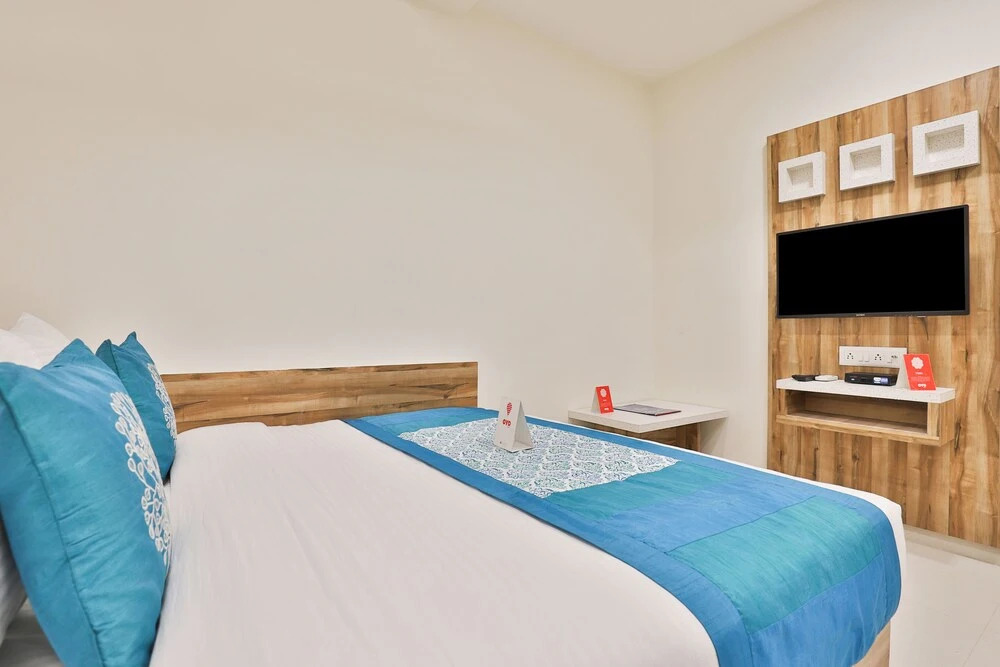 OYO 11399 Hotel Landmark