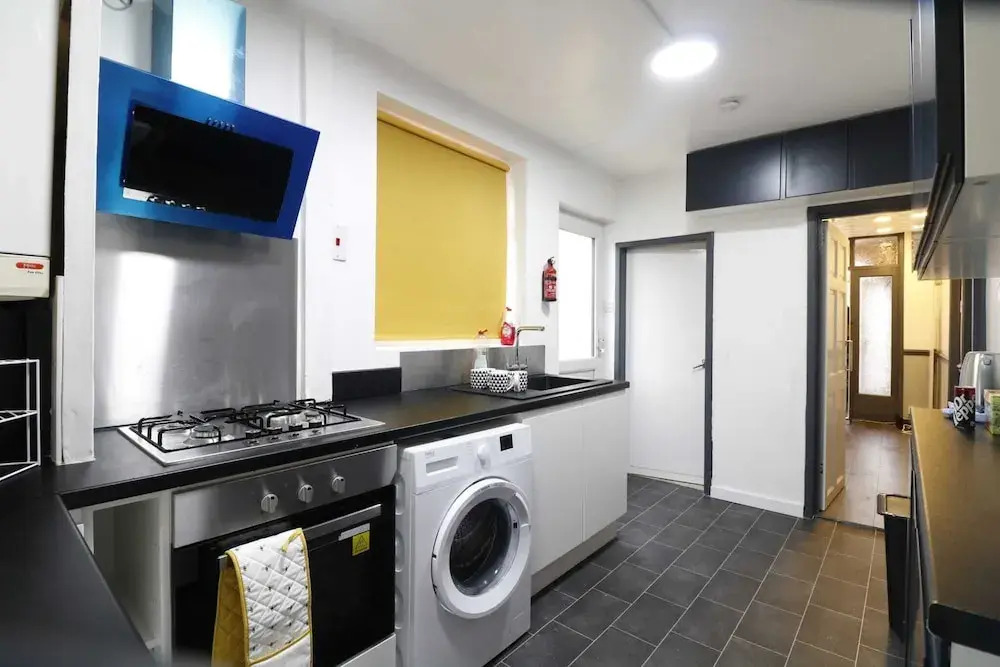 Lovely 4-bed House in Nottingham