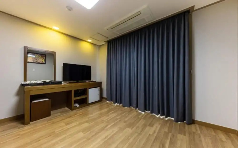 Mud Beach Hotel