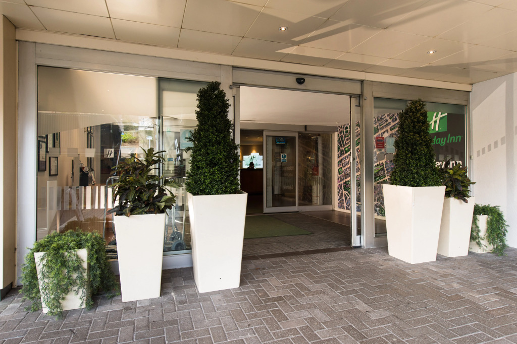 Holiday Inn Edinburgh Zoo by IHG