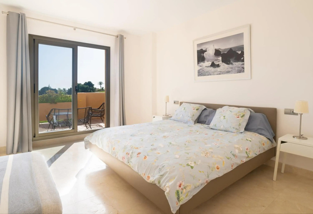 Apartment in Estepona with sea view