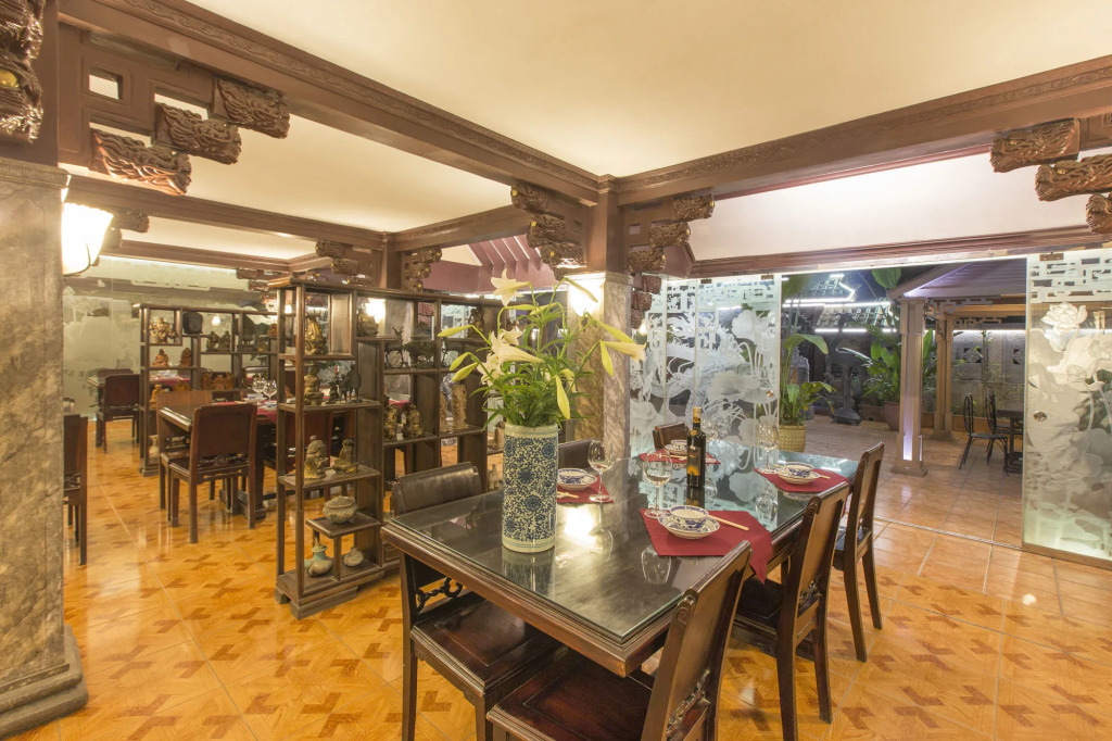 Dragon Hotel