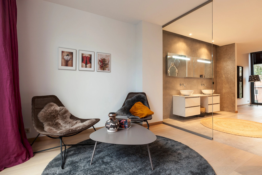 Unit 3 - Modern Smart Home Triplex Private Garden & Parking