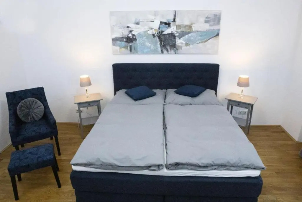 Next to City Center and Central Station, Apt. 10