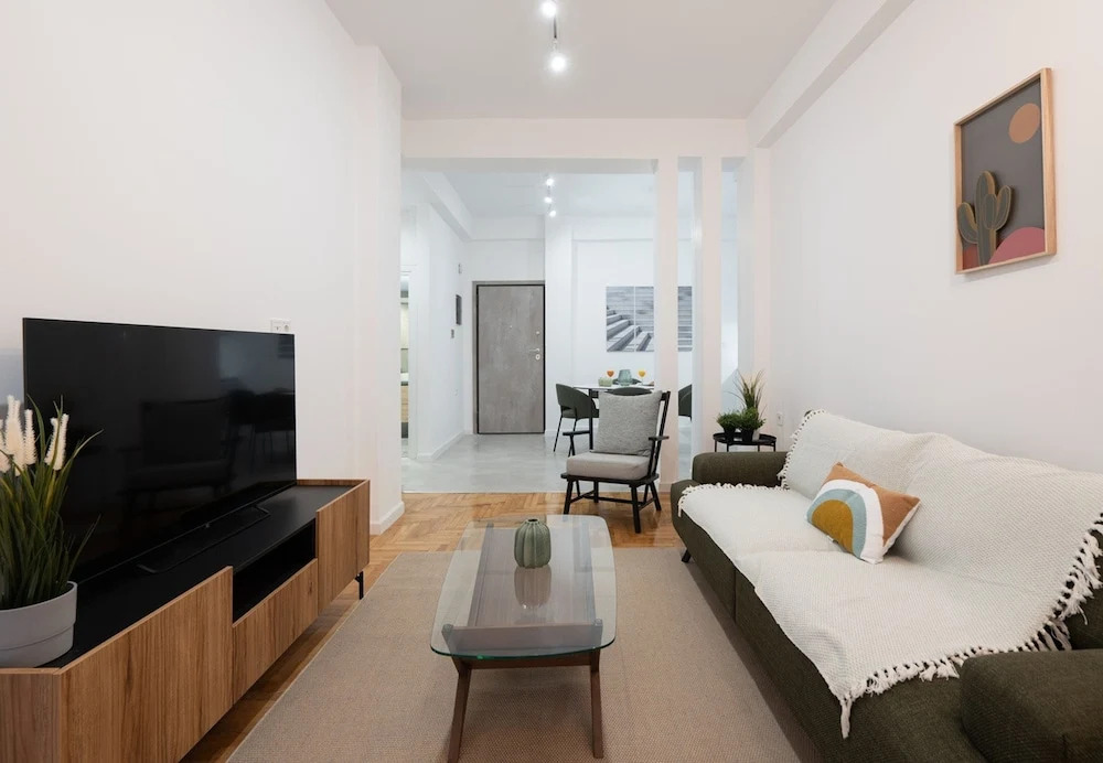 LIV - Comfortable Stylish Escape in Pagrati