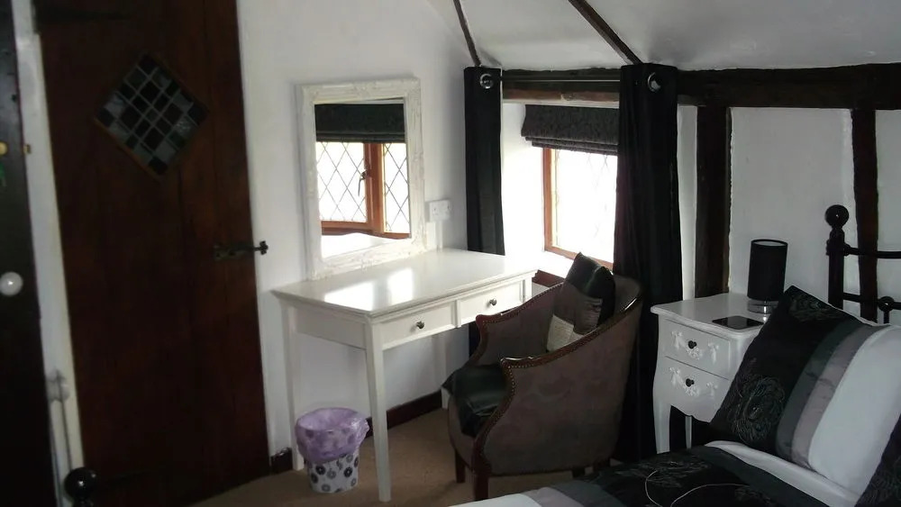 Holly Tree Cottage