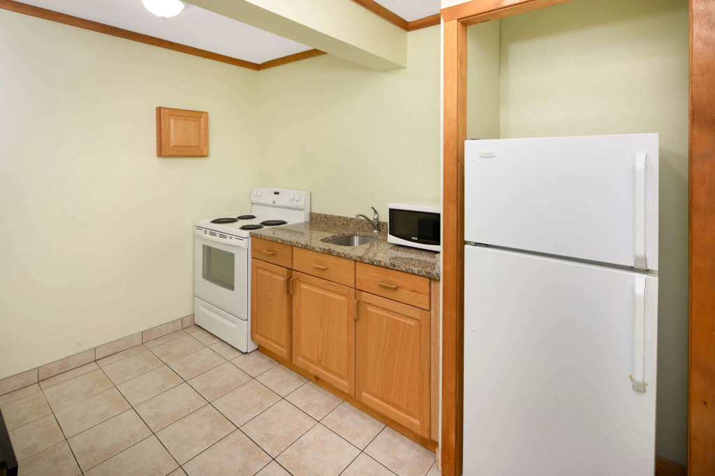 Travelodge by Wyndham Golden Sportsman Lodge