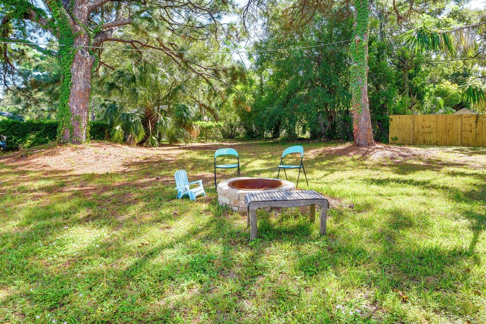Pet-friendly Sarasota Home: 2 Mi to Bayfront Park!