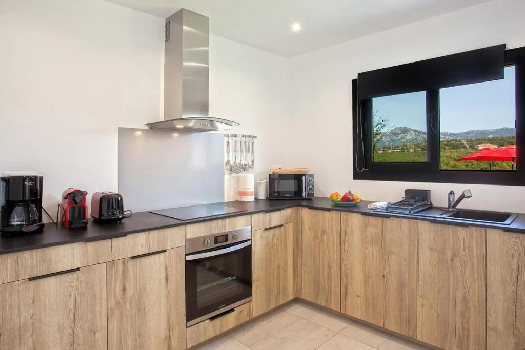 Tamontana quiet place 7 min from beach warmed shared swimming pool bbq