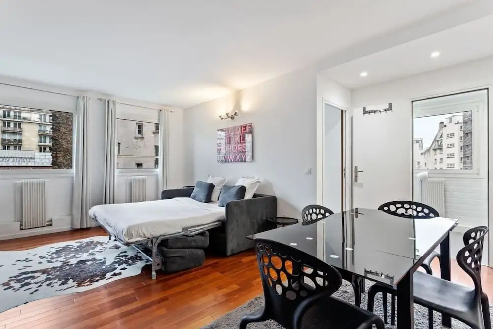Stunning One Bedroom Apartment Sleeps 5, in Paris
