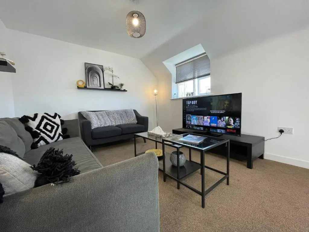 Lovely 2 bedroom apartment with free parking