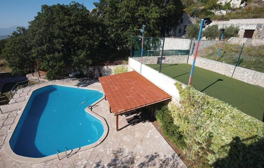 Lovely Home In Podstrana