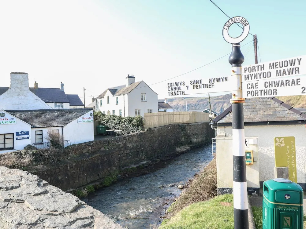 Tan Bryn 1