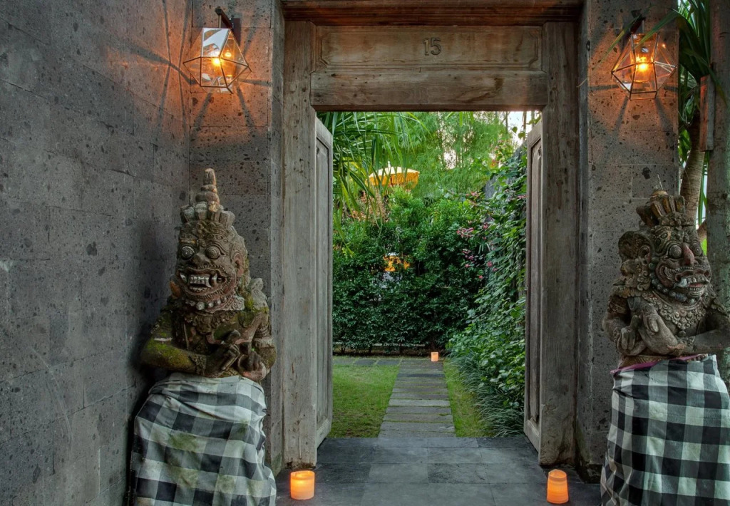 Room & Vespa 3 - Relaxing Stay Center Seminyak