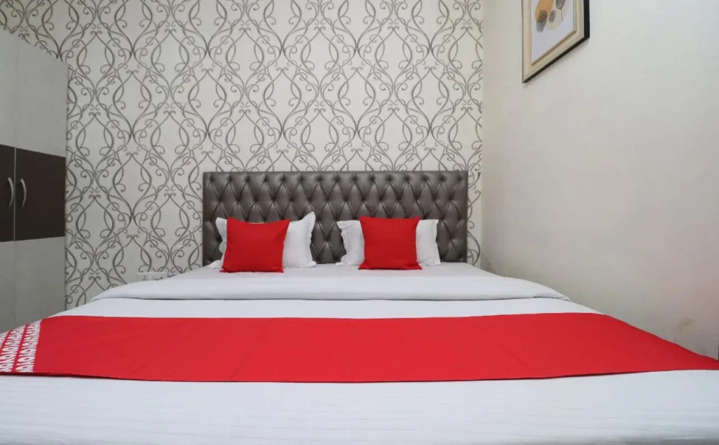 Hotel V2v by OYO Rooms