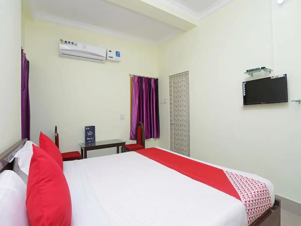 OYO 13859 Soveet Residency