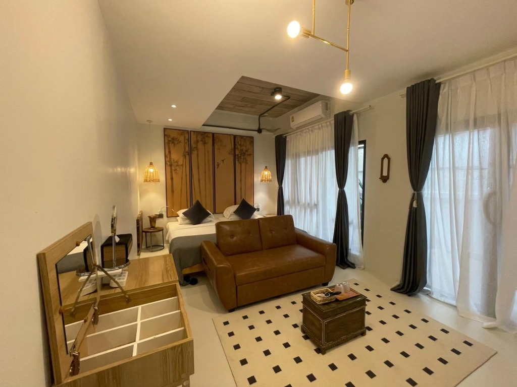 YOLO Bangkok Boutique Hotel