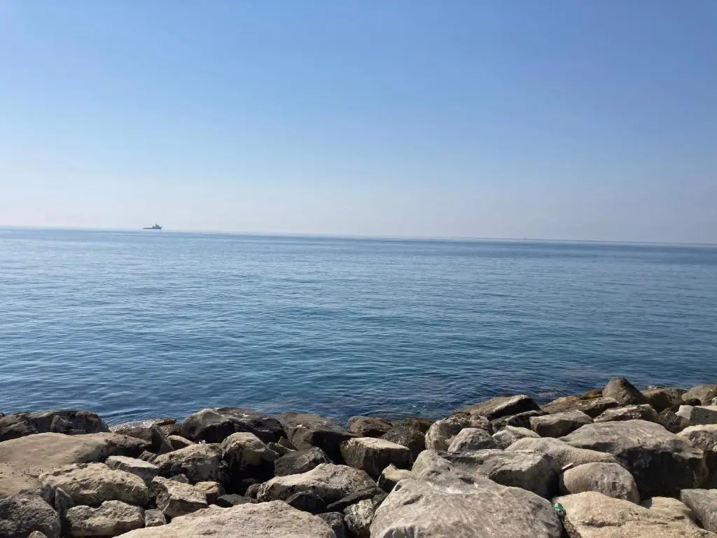 Newly Refurbished Big Central Studio, less than 100m to the sea