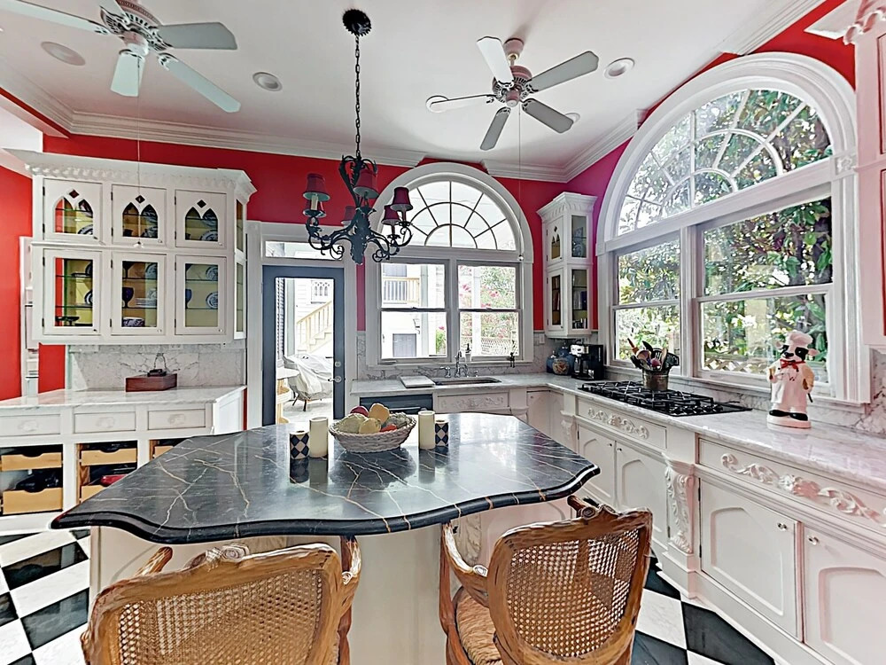 New Listing! Hip : 1 Mile To Forsyth Park 3 Bedroom Home