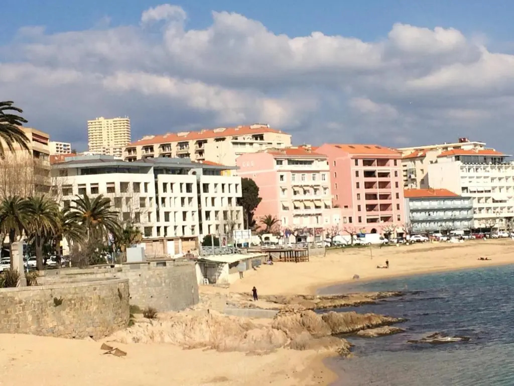 Studio les pieds dans l'eau Plage du Trottel